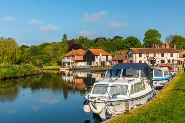 Stylish 2 Bed Apartment Next To The Norfolk Broads Coltishall Exterior photo